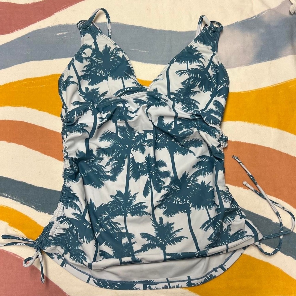 Lizaful blue palm tree print crop top #tropical #summer 92.2
